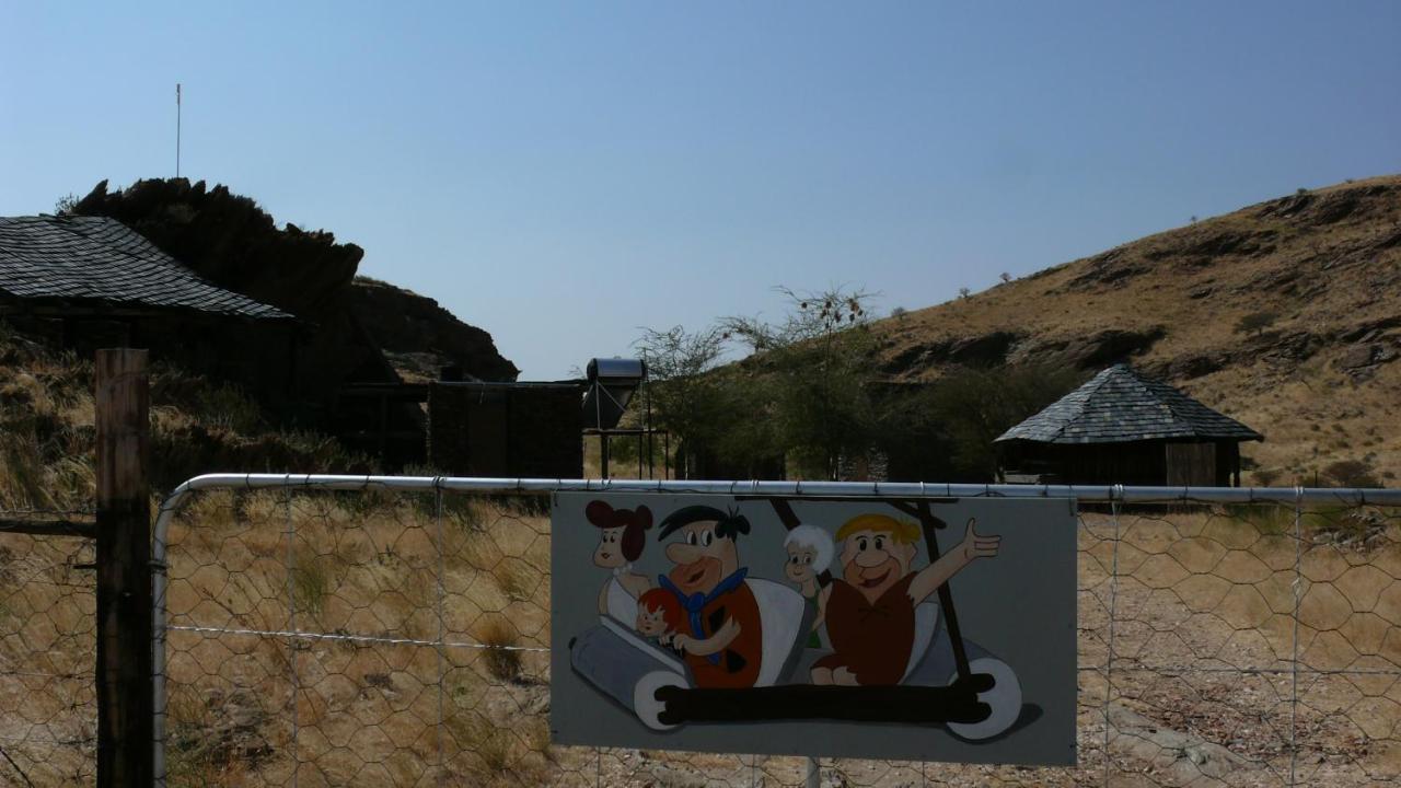 Rooiklip Camp Flintstone Apartamento Exterior foto